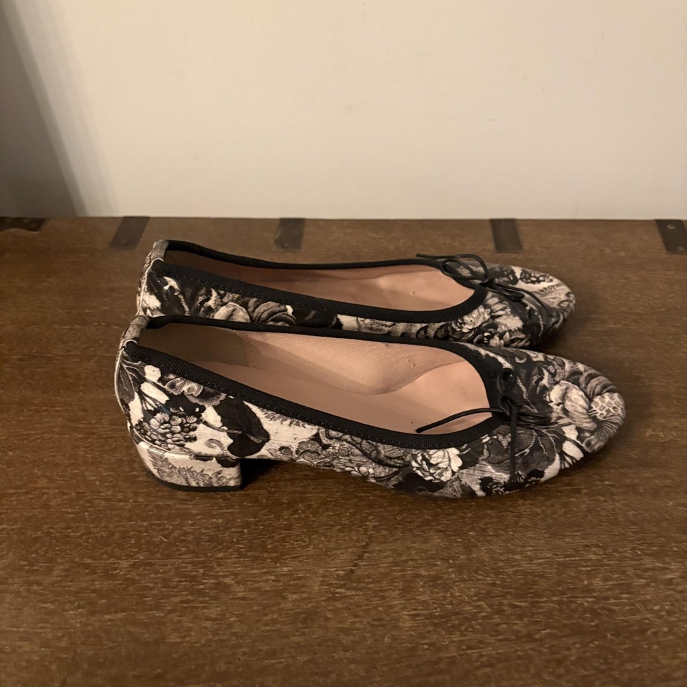 Floral Ballet Flats in Black & White - Women - Picture 4 of 9